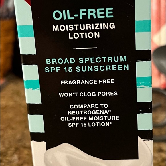 Walgreen’s Brand Oil-Free Moisturizing Lotion with SPF 15 Sunscreen - Picture 2 of 2